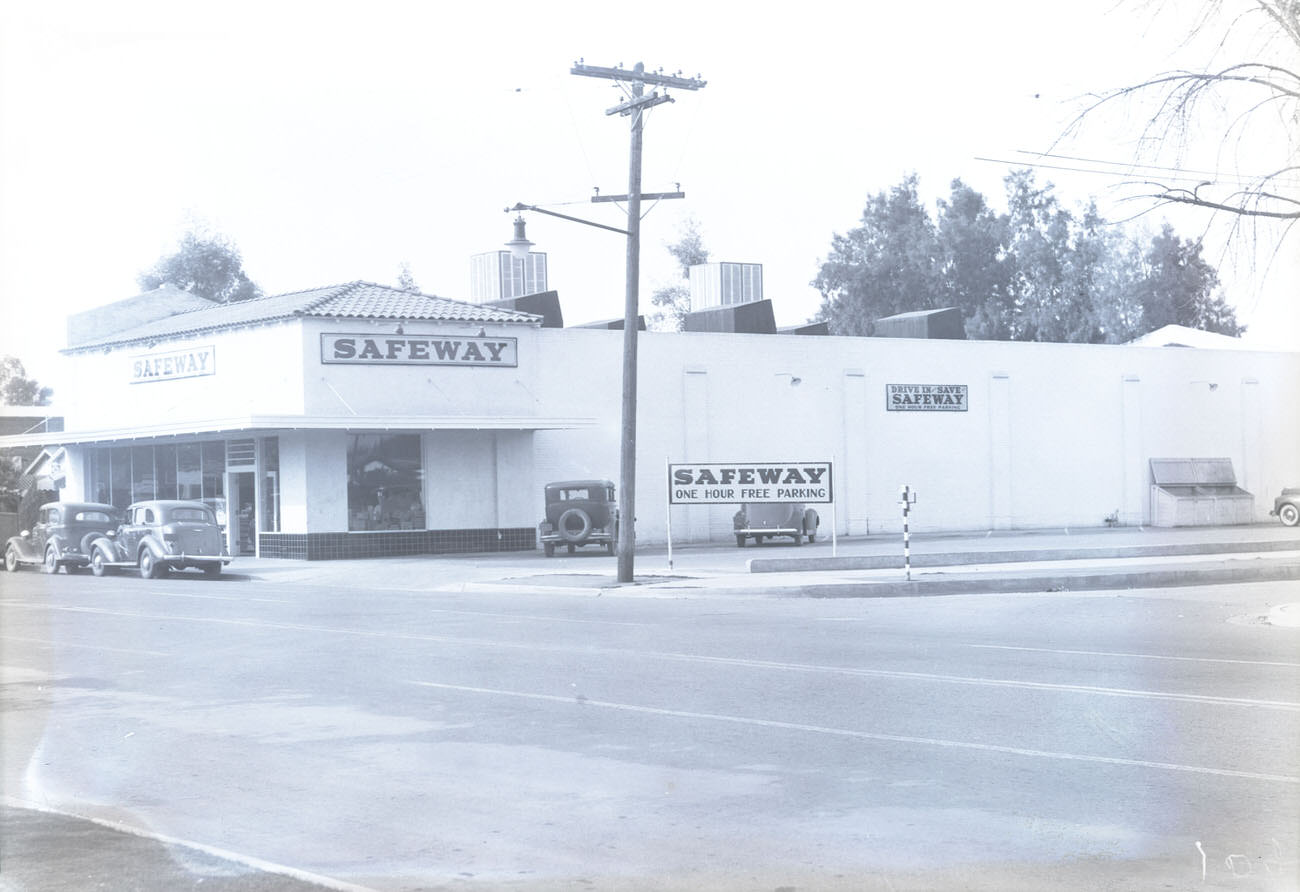 Safeway Store Exterior, 1942