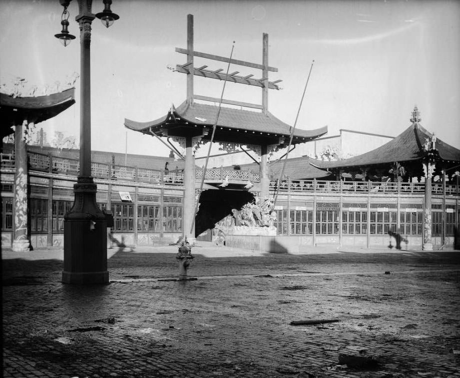 Chinese Village at the end of the fair, 1904