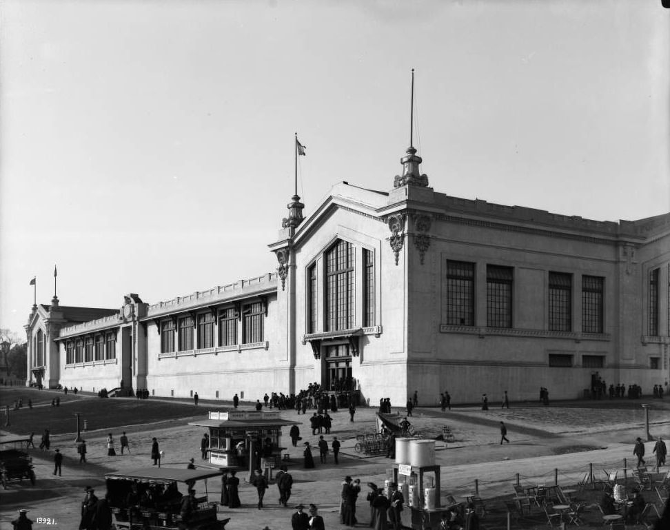 Fairgoers gather near the Forestry, Fish and Game building at the Louisiana Purchase Exposition.