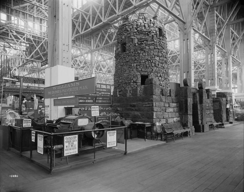 Williams Patent Crusher & Pulverizer Company exhibit in the Palace of Mines and Metallurgy, 1904