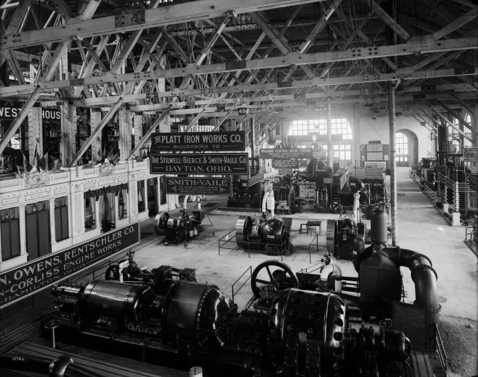 View on the Palace of Machinery floor, 1904