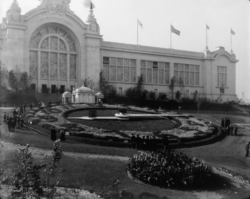 Fairgoers walk around the Floral Clock at the Louisiana Purchase Exposition at the 1904 World's Fair.