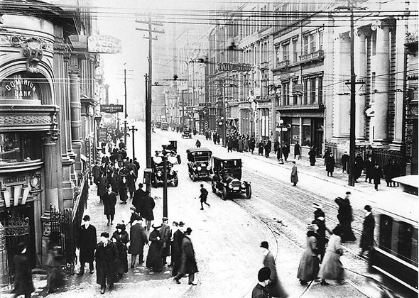 King looking west from Yonge Street, 1910s