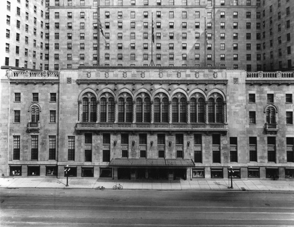 Front of the Royal York Hotel, 1929