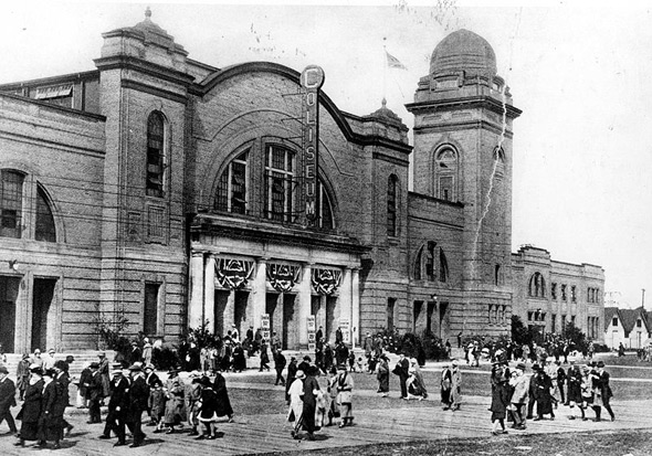 The Coliseum, 1922