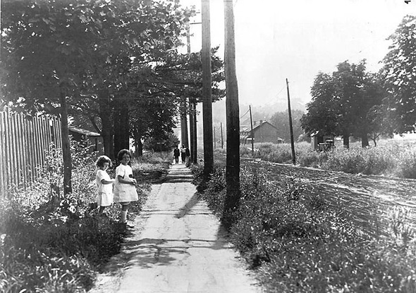 Eglinton Avenue looking west from Yonge Street, 1922
