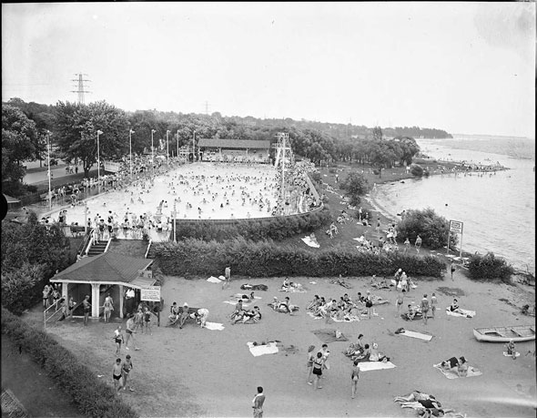 The pool at Sunnyside, 1940s