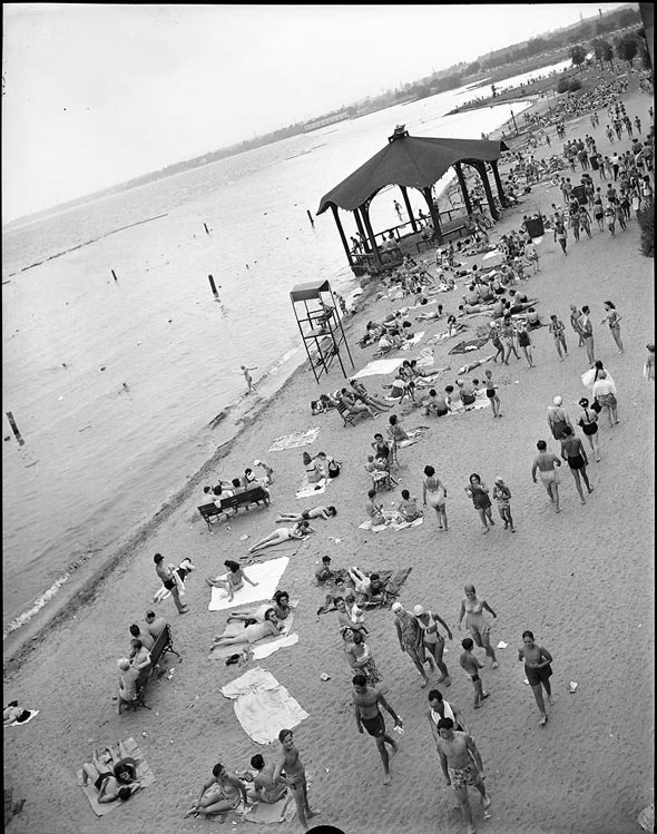 Bathers on Sunnyside beach, 1940s