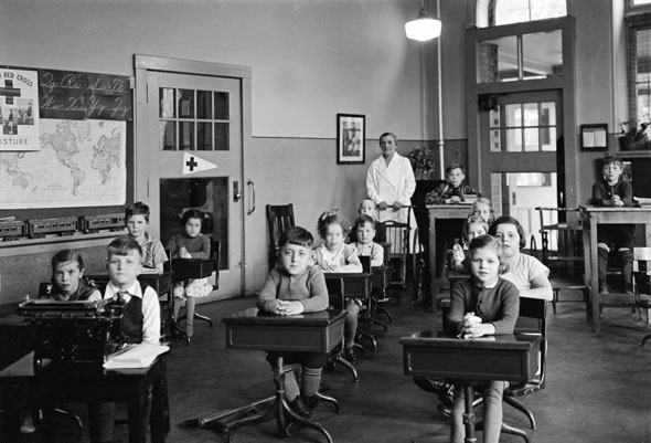 Kids in a "typical classroom," 1940.