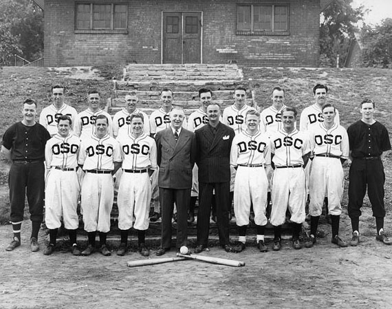 Toronto's Department of Street Cleaning's baseball team, 1940s