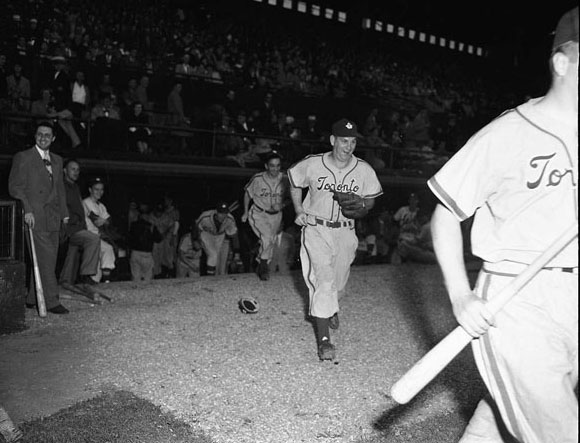 The baseball Toronto Maple Leafs take to the field, 1940s