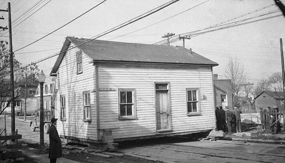 Moving house, 1940s