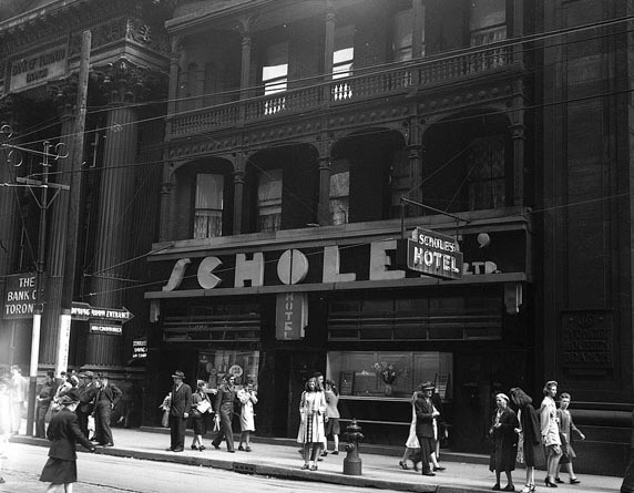 The Scholes Hotel on Yonge St., 1940s