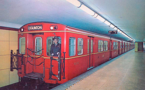 Postcard view of Gloucester train at King Station, 1950s