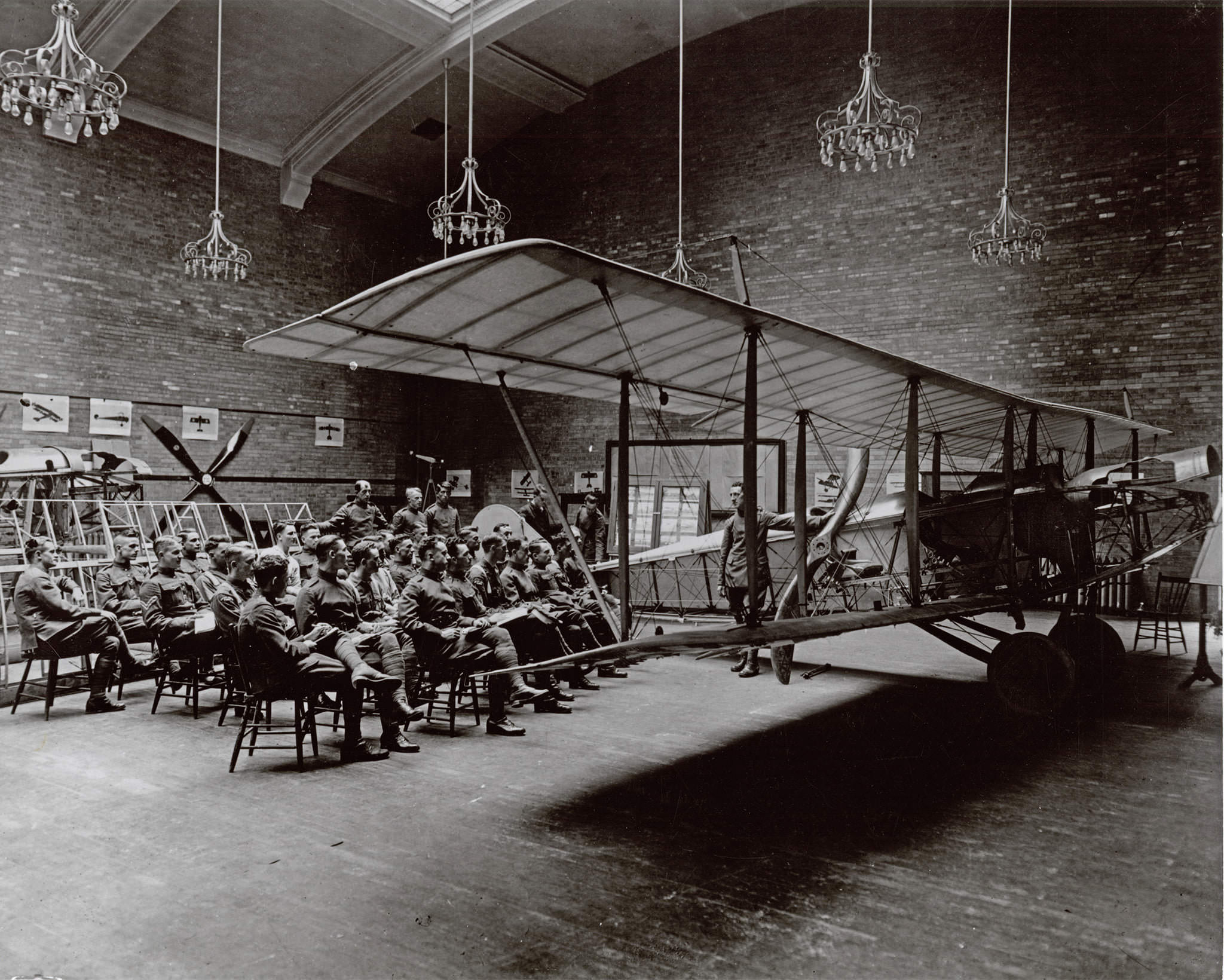 Royal Flying Corps Canada. Lecture on airmanship, No. 4 School of Military Aeronautics, University of Toronto, 1915
