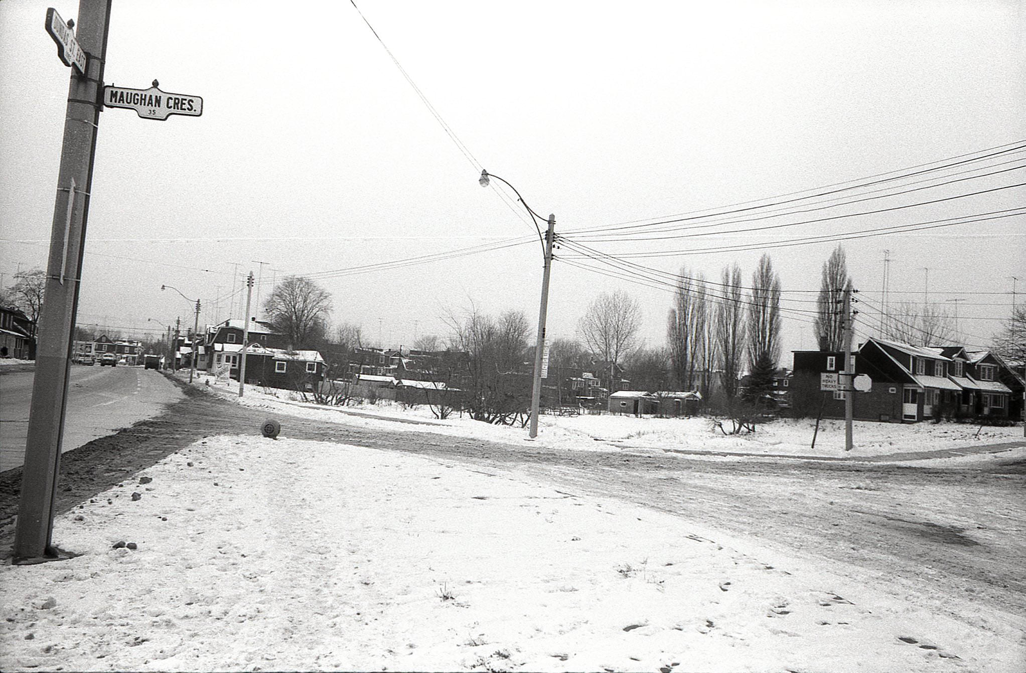 Looking west on Dundas Street East, past Maughan Crescent Parkette, 1960.