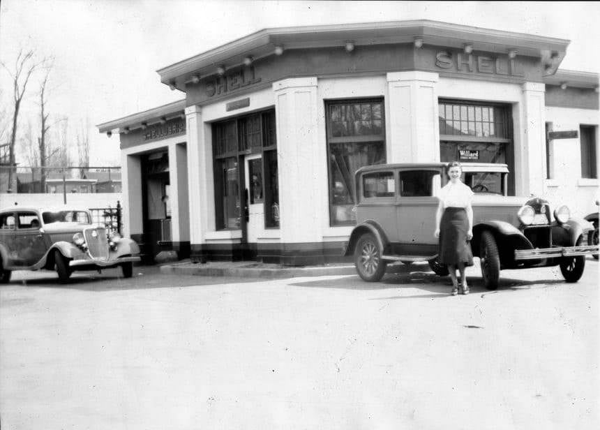 This is Osbourne Shell at the corner of Queen & Glenmanor in Toronto, 1940s