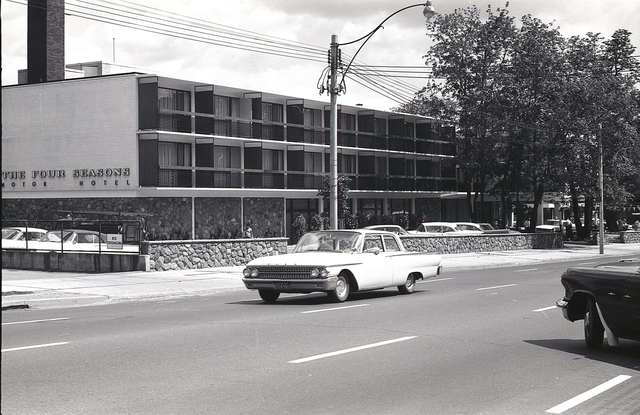A great shot looking southeast at the Four Seasons Motor Hotel, 415 Jarvis, designed by Peter Dickinson, 1960s