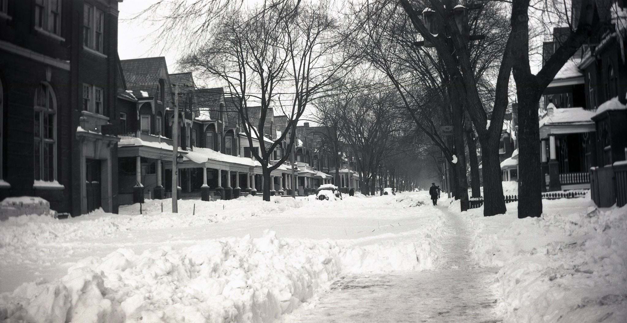 Looking north on Euclid Ave. from just above College St., 1940s.