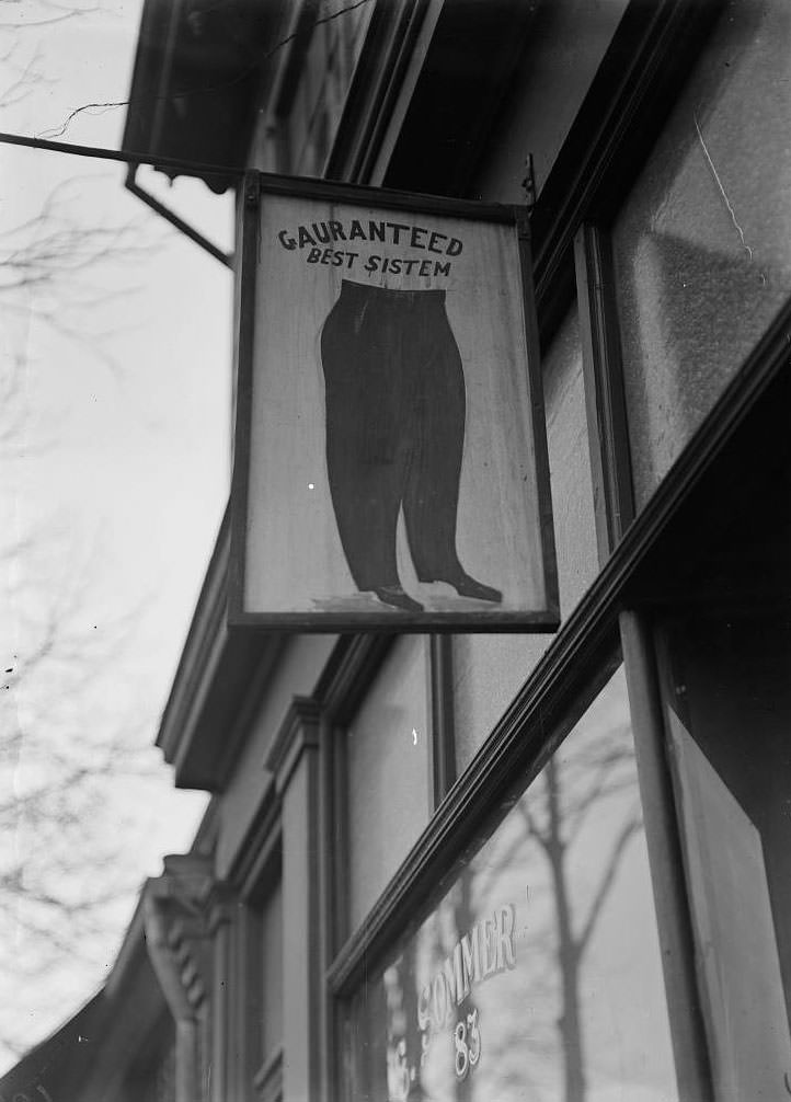 Misspelled advertising sign in The Ward, "Gauranteed best sistem", 1908.