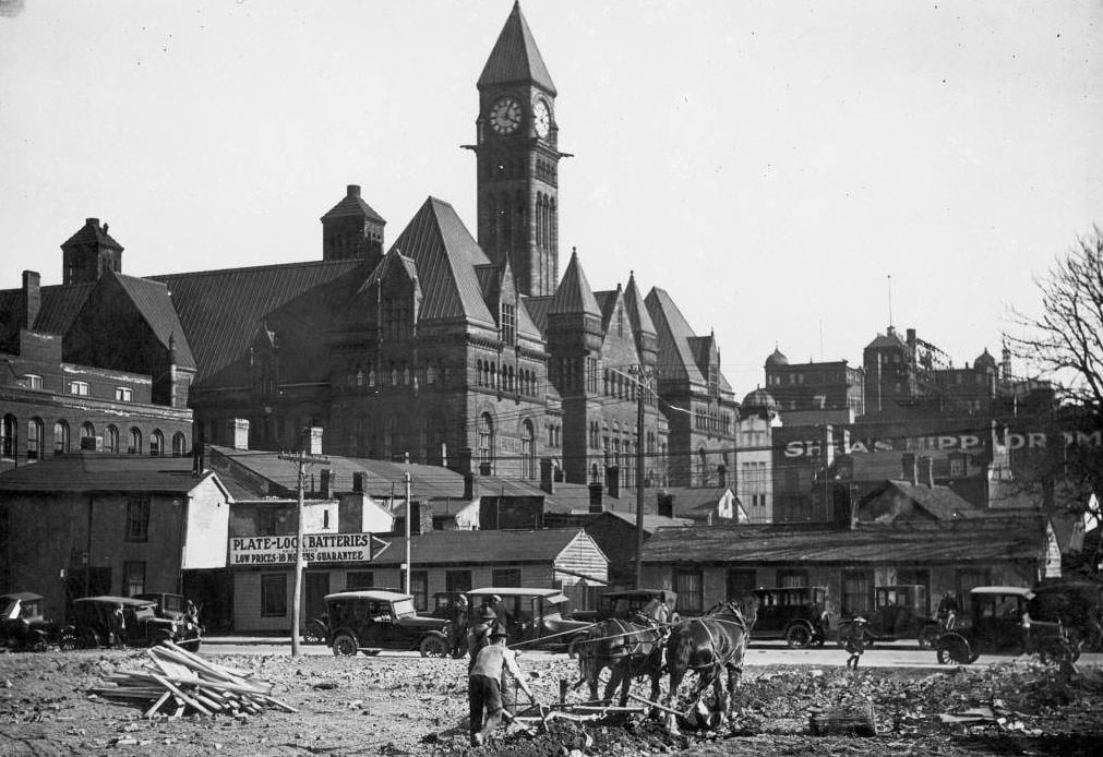 Bay and Albert streets, view looking southeast, 1918.