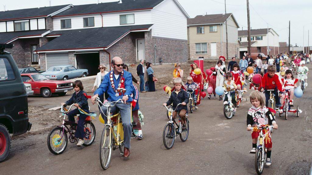 Scarborough Mayor Paul Cosgrove in bike parade, Malvern, 1976