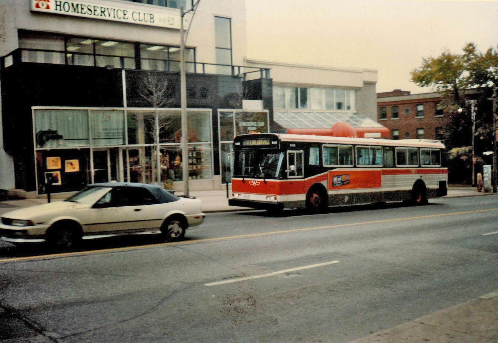 TTC D901 on shuttle bus service, northbound on Yonge St. at Woodlawn Ave., September 1997.