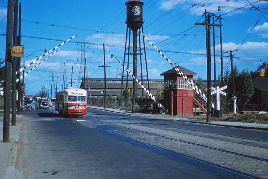 Davenport west of lansdowne - Credit ‎Leonard Jacks‎, 1954