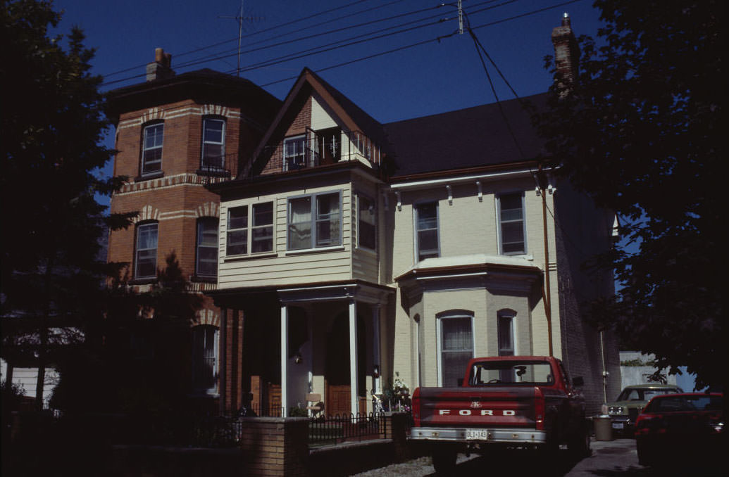 32-34 Beaconsfield Avenue, 1990