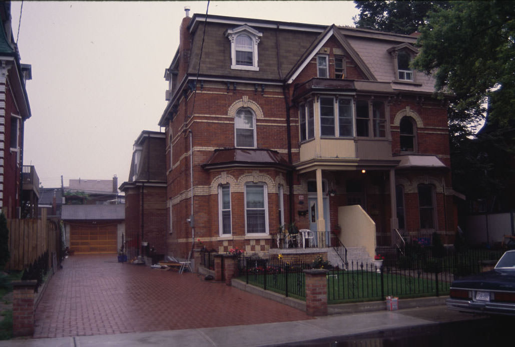 32-34 Beaconsfield Avenue, 1976