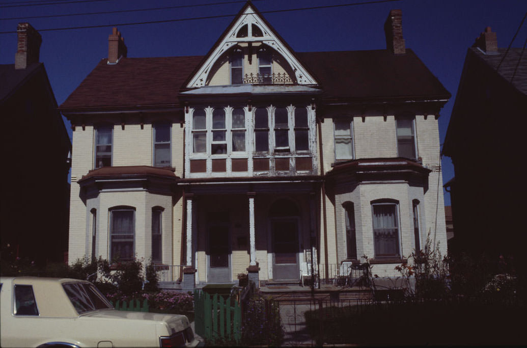 23-25 Beaconsfield Avenue, 1985