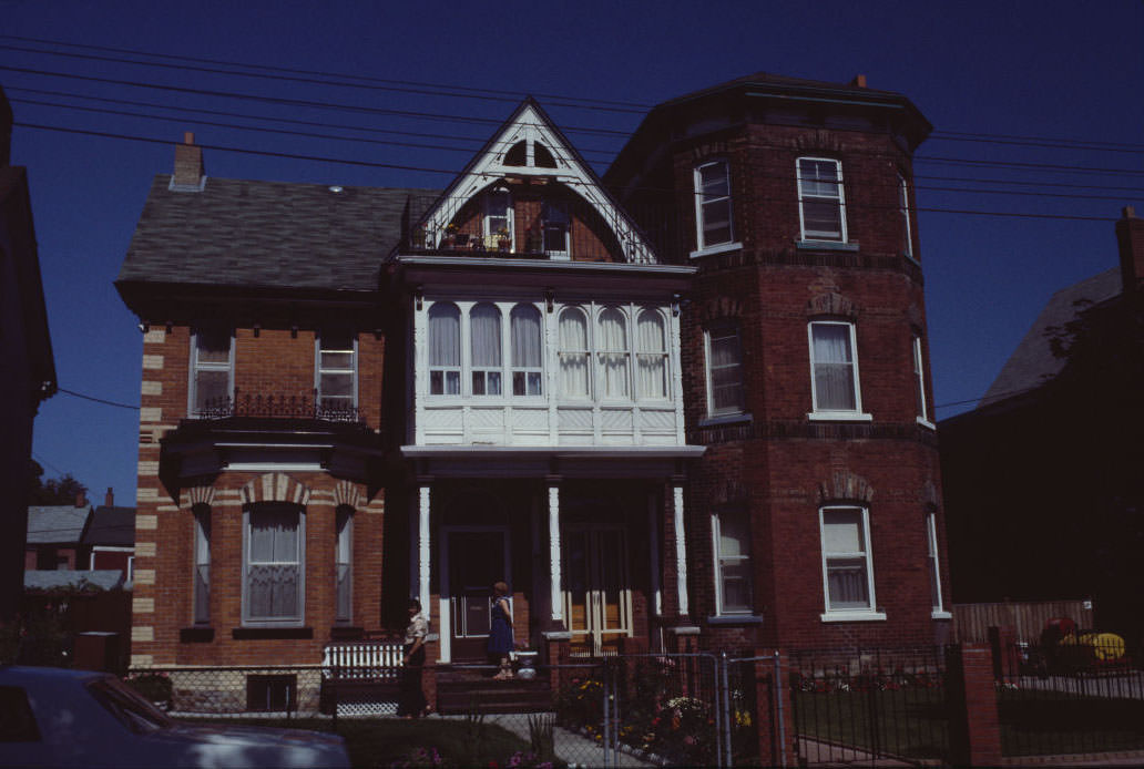 14 Beaconsfield Avenue, 1990