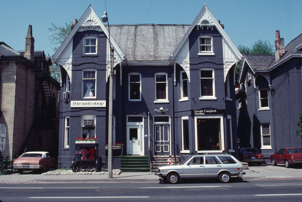Auberge Gavroche - 90 Avenue Road - Surprisingly this building is still standing, 1976