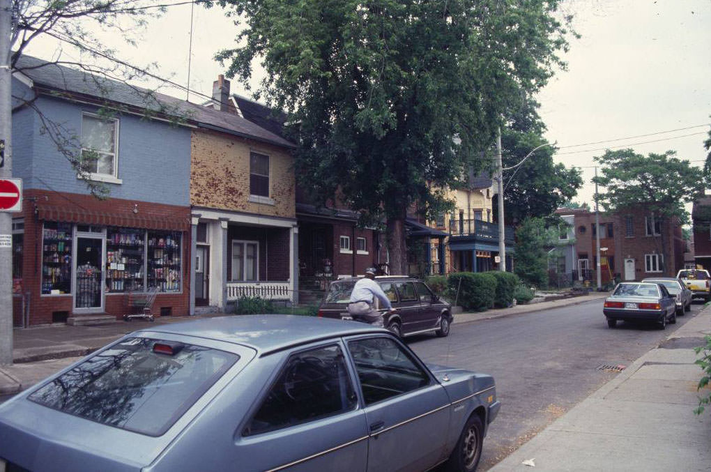 Looking north on Lisgar Street towards 2-4 Afton Avenue, 1979