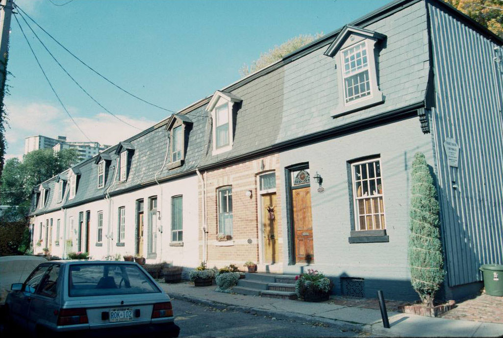 Alpha Avenue, 1990s