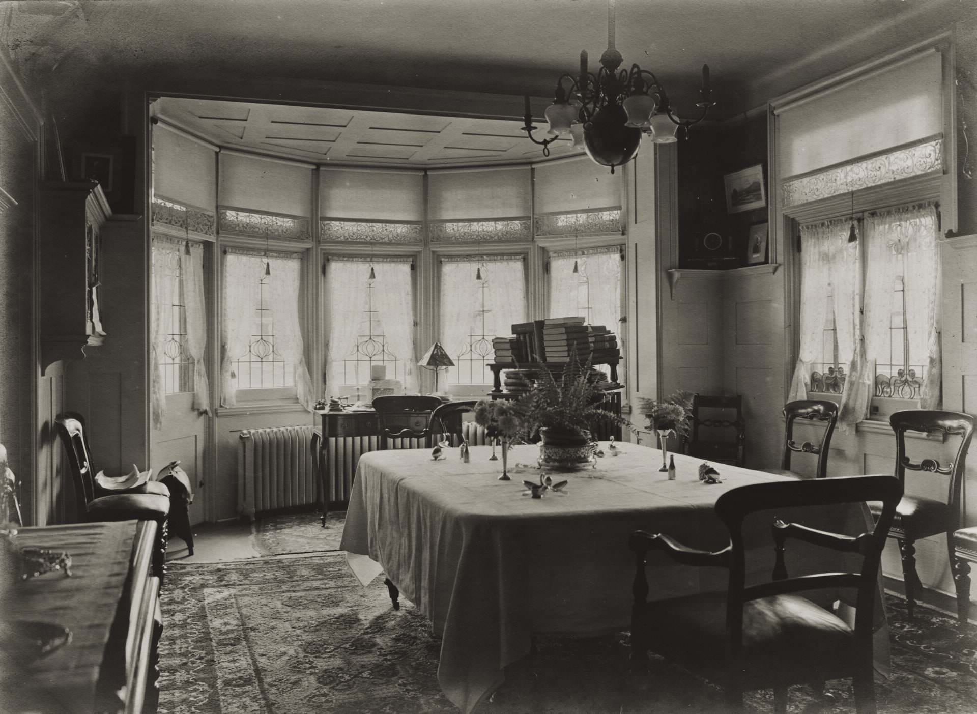 Dining room of the Wilkie, Daniel R., house, 432 Sherbourne St., w. side, between Carlton & Wellesley Sts., 1908.