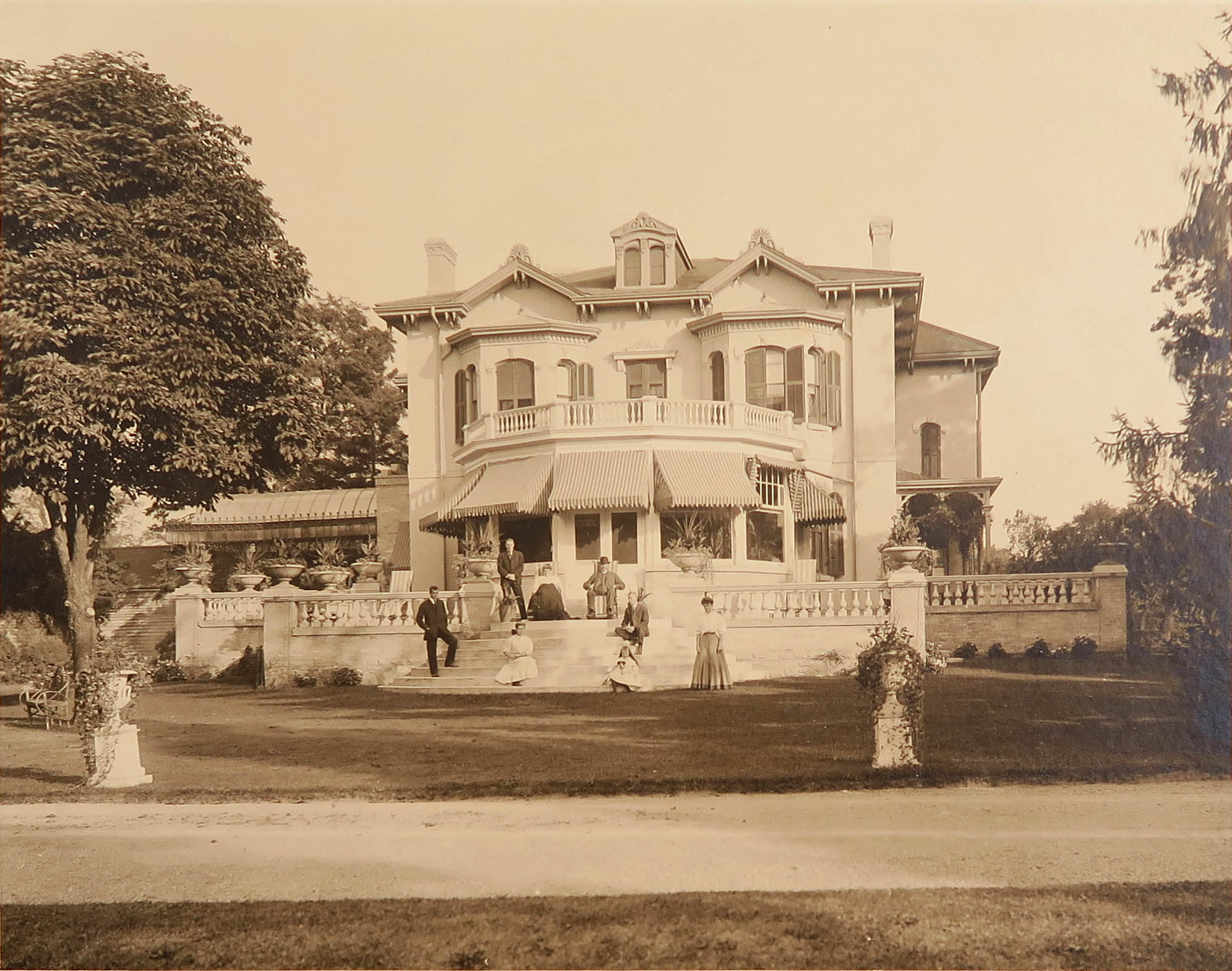 Spadina House, 1905. Currently a City of Toronto Museum at 285 Spadina Rd.