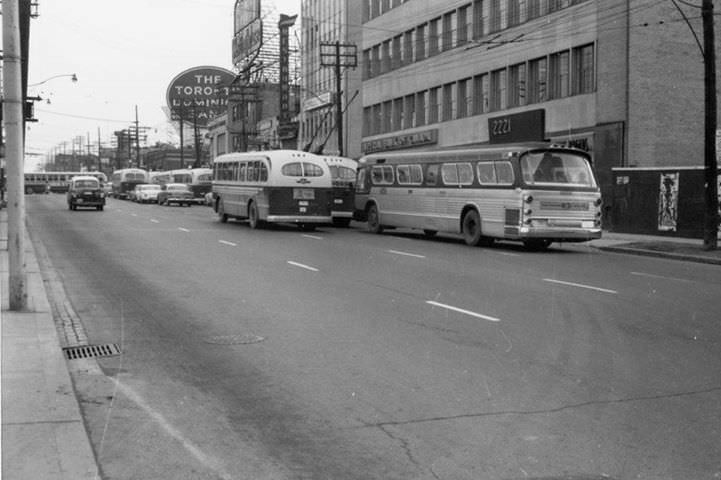 Yonge st below eglinton - Credit Leonard Jacks, 1960