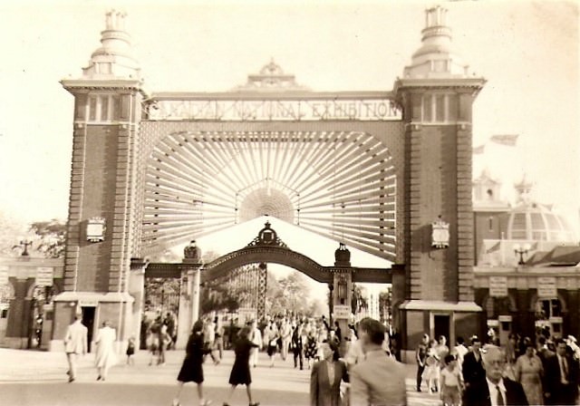 Dufferin Gates, 1948