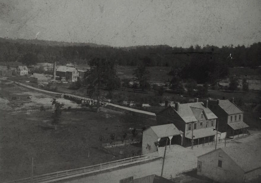 Oblique aerial view of Hogg's Hollow, which was taken by the Simpson Bros, 1910s