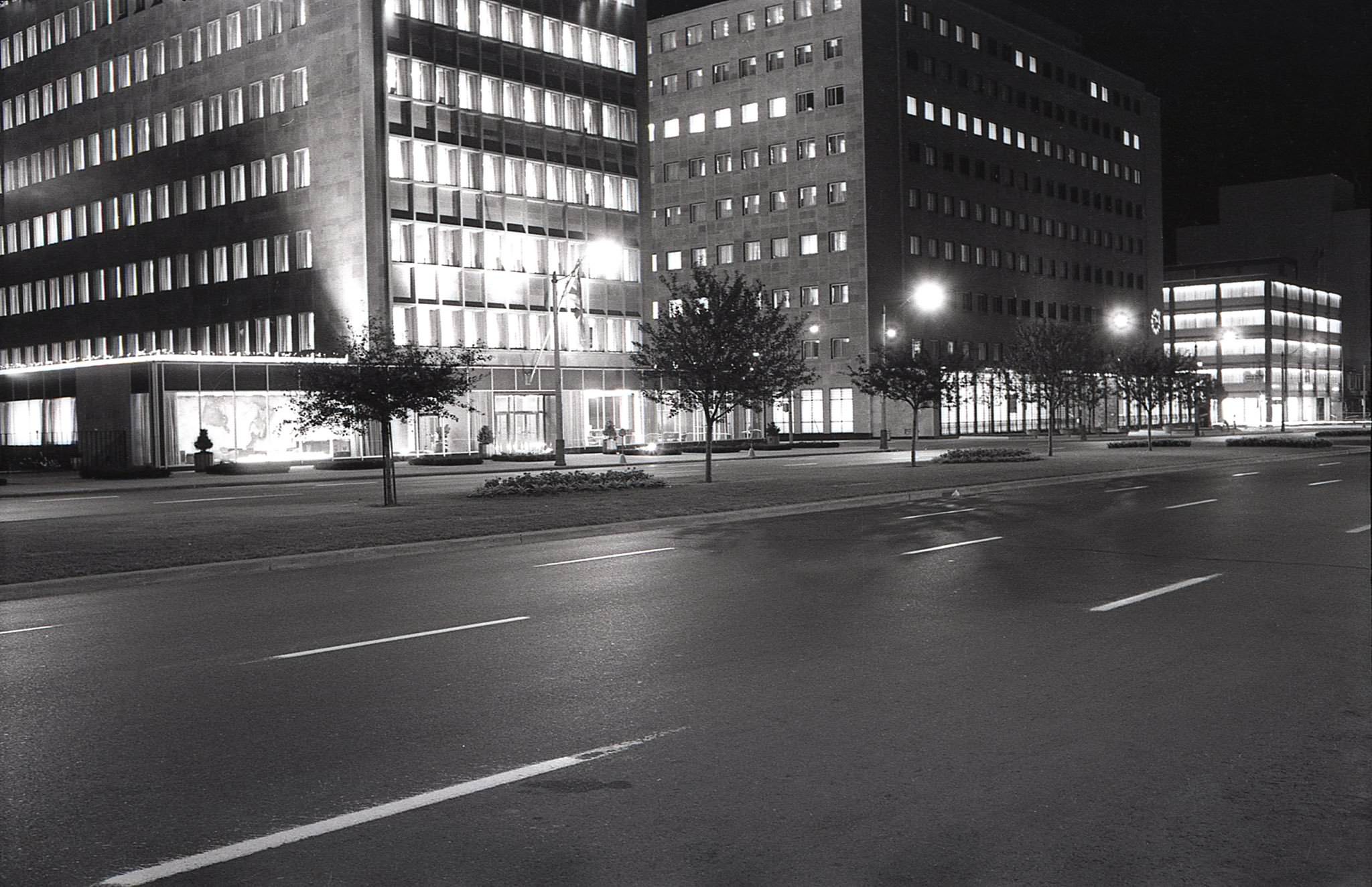 A Marani and Morris set piece, looking southeast across University Avenue at 505 University (Shell Oil Building) and 481 University (Maclean Hunter Building), 1959