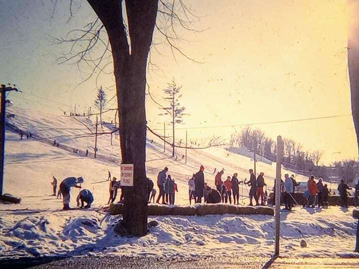 Don Valley ski hill was on Lawrence Avenue at the Don Valley Parkway, 1962