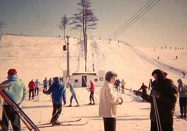 Don Valley ski hill was on Lawrence Avenue at the Don Valley Parkway, 1962