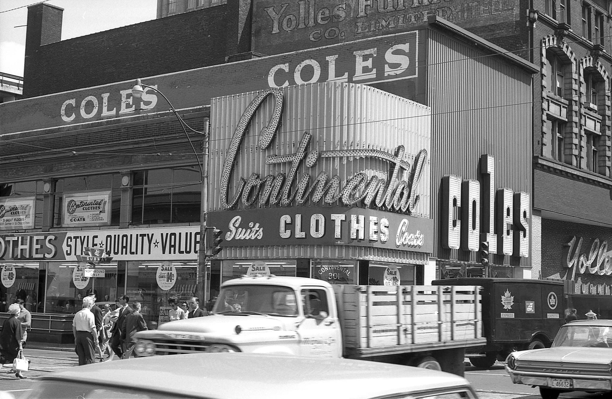 South east corner of Yonge and Dundas, 1962