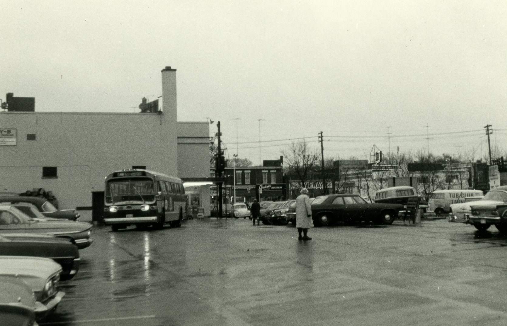 Dawes bus in Loblaws store parking lot loop March 1966.