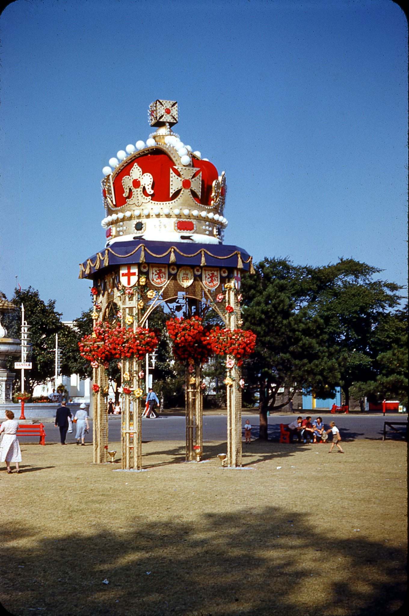 Here's a non-TTC slide that I purchased from John F. Knight last year showing the Queen Elizabeth II Coronation Crown Arch at the Canadian National Exhibition in 1953