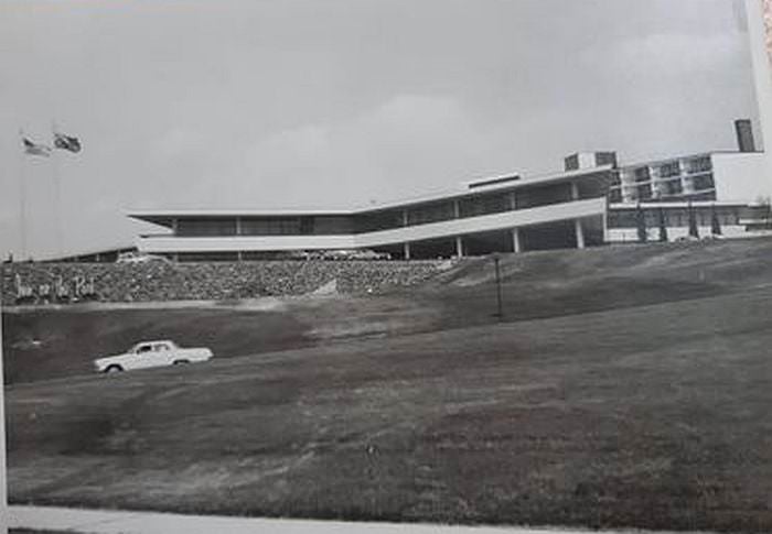 I think the white car in front of the inn on the park was our 1965 Pontiac laurentian