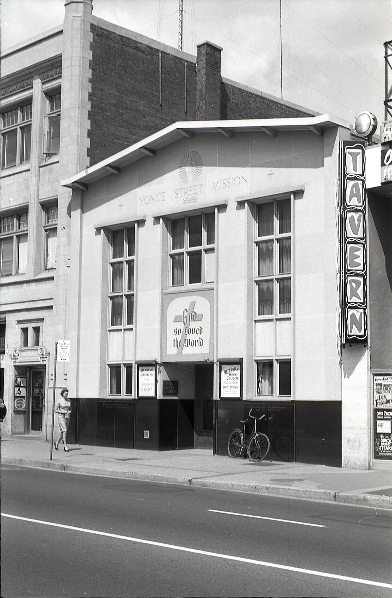 A nice look at 381 Yonge Street as it appeared in 1962.