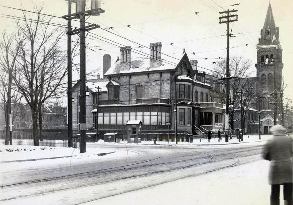 Bloor Street East and Church Street, southwest corner, 1920s
