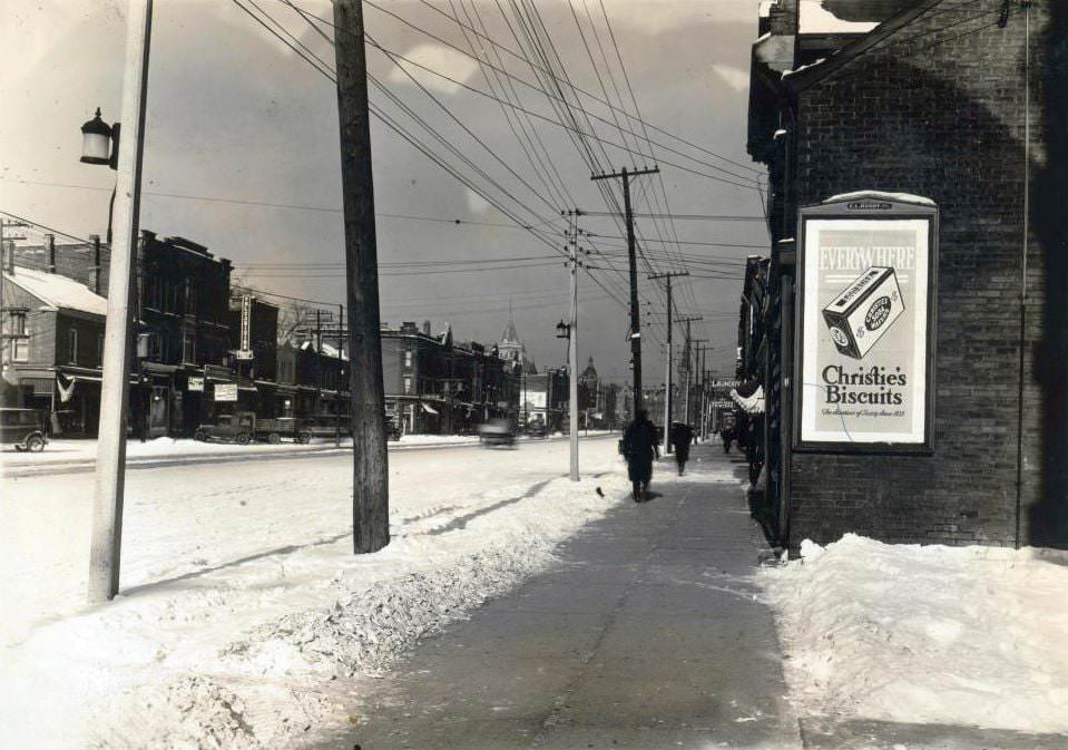 Spadina Avenue, south of College Street. View is looking north-west on Spadina Avenue, 1920s